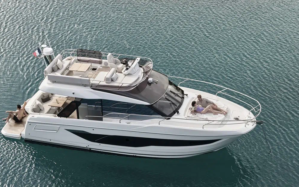slider 2 Prestige Yachts F4.3
