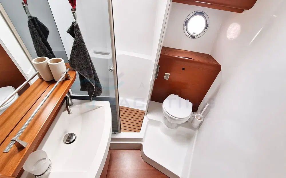 slider 12 Beneteau Monte Carlo 42 HT