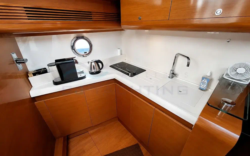 slider 8 Beneteau Monte Carlo 42 HT