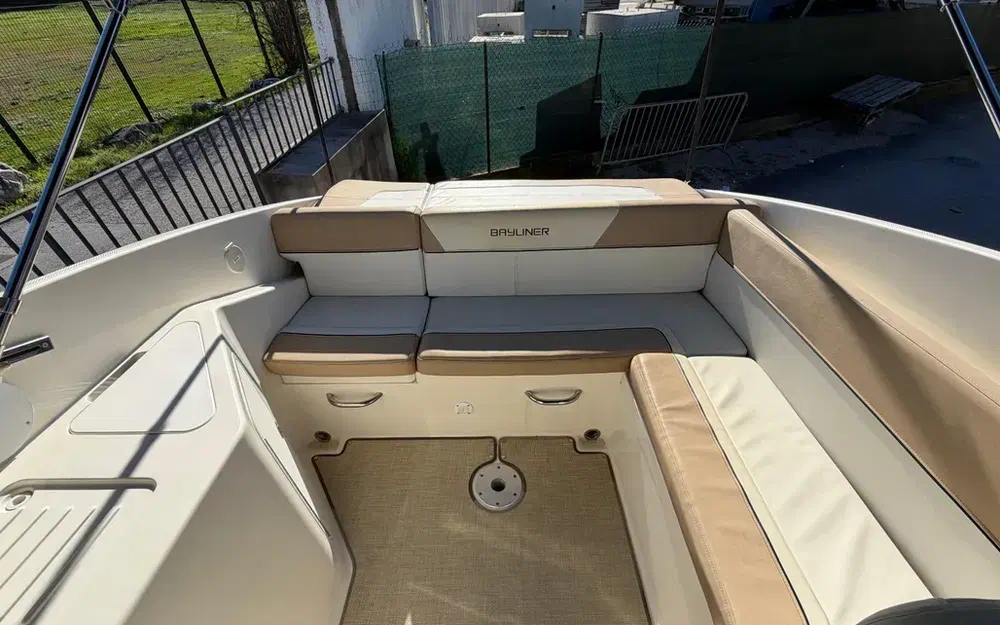 slider 6 Bayliner 742 Cuddy