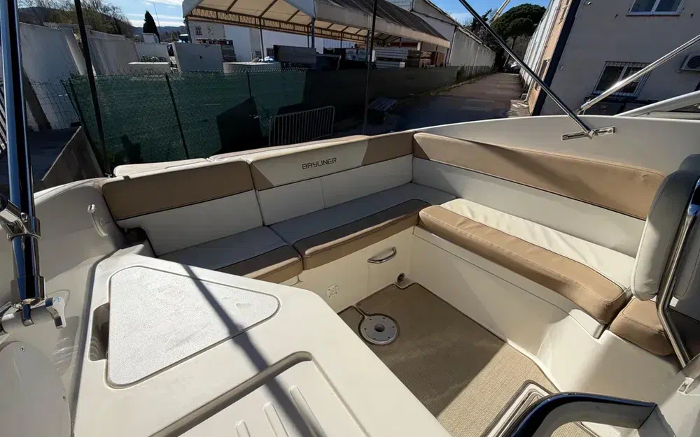 slider 7 Bayliner 742 Cuddy