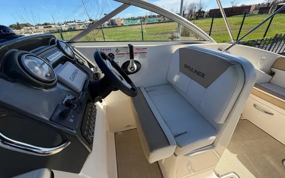 slider 15 Bayliner 742 Cuddy