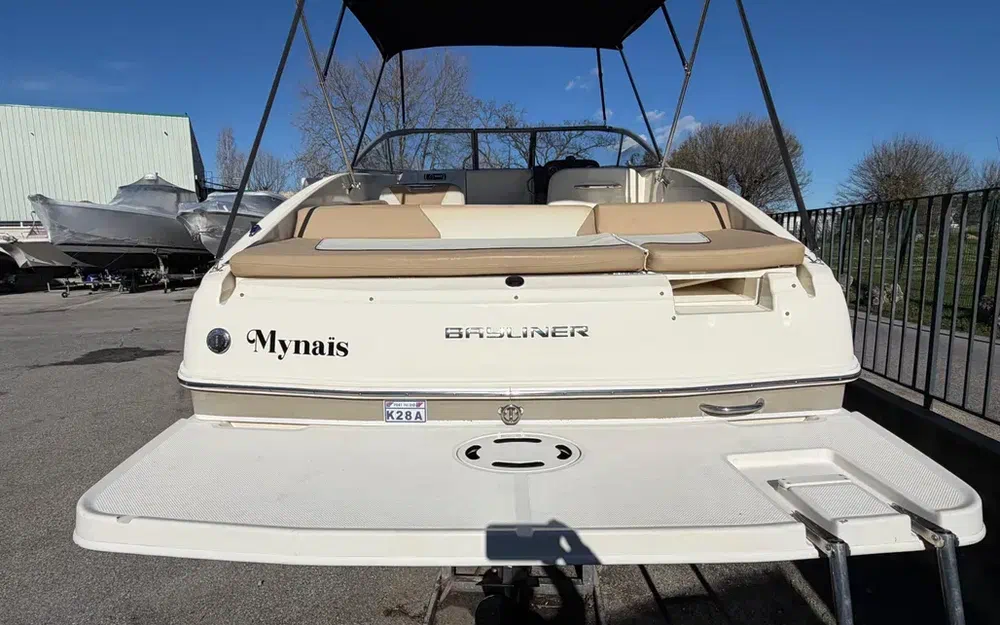 slider 4 Bayliner 742 Cuddy