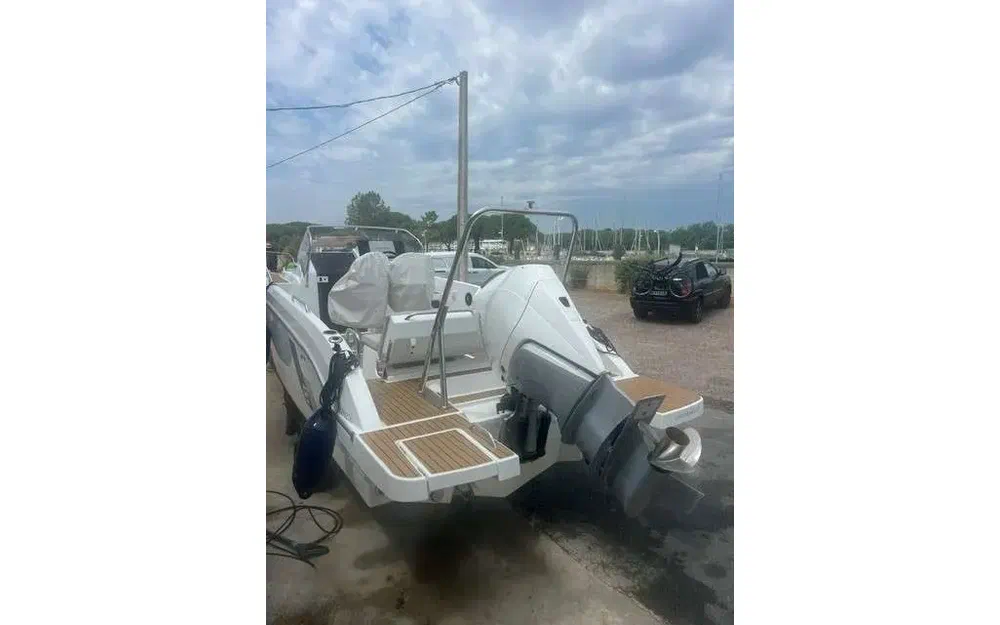 slider 0 Beneteau Flyer 8 SUNdeck V2
