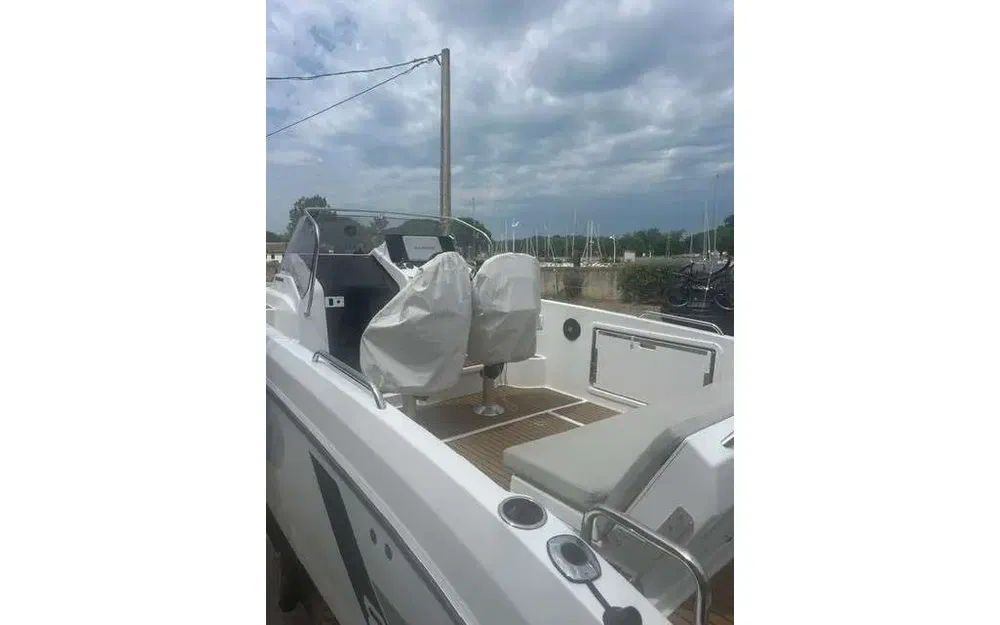 slider 1 Beneteau Flyer 8 SUNdeck V2