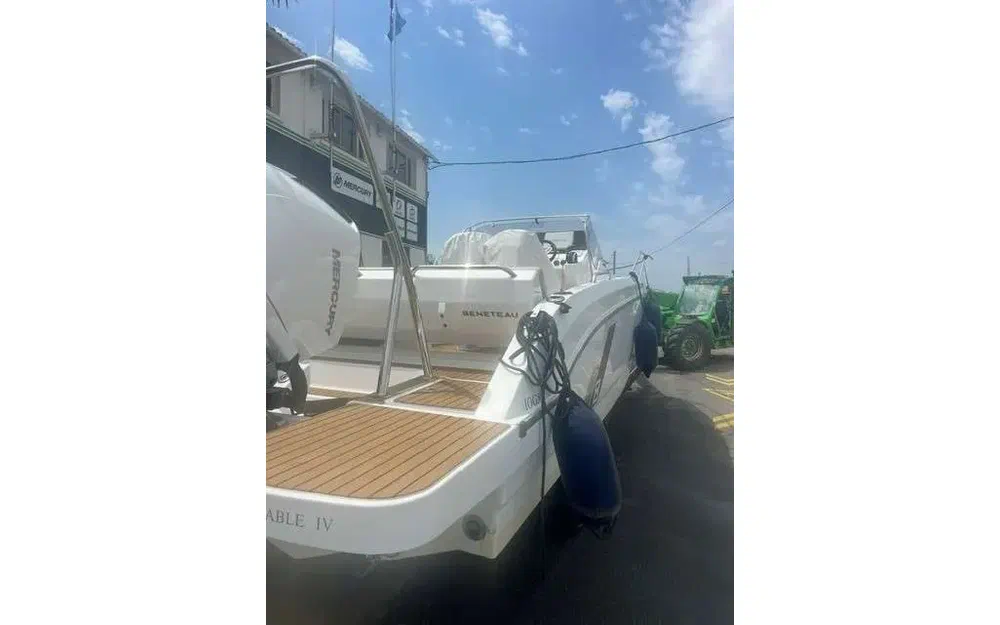 slider 6 Beneteau Flyer 8 SUNdeck V2
