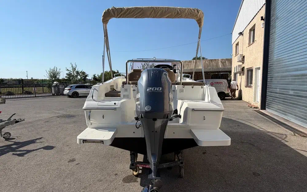 slider 8 Pacific Craft 700 SC