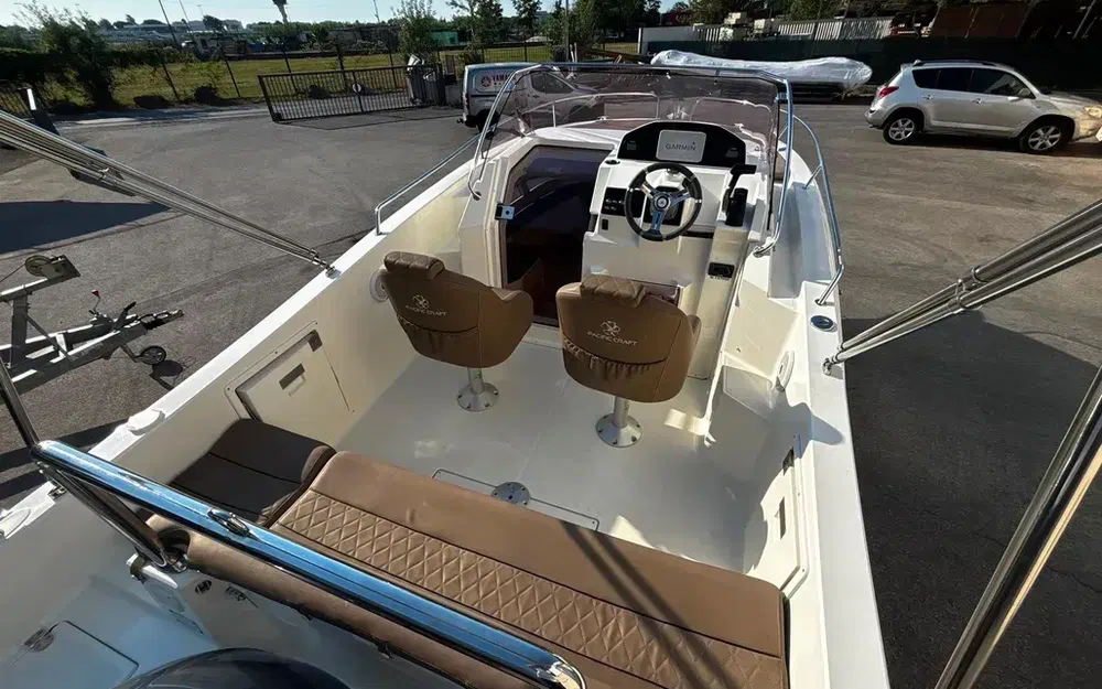 slider 12 Pacific Craft 700 SC