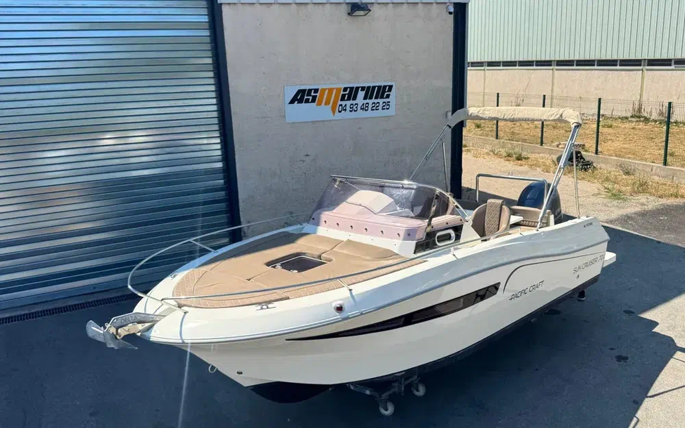 slider 0 Pacific Craft 700 SC