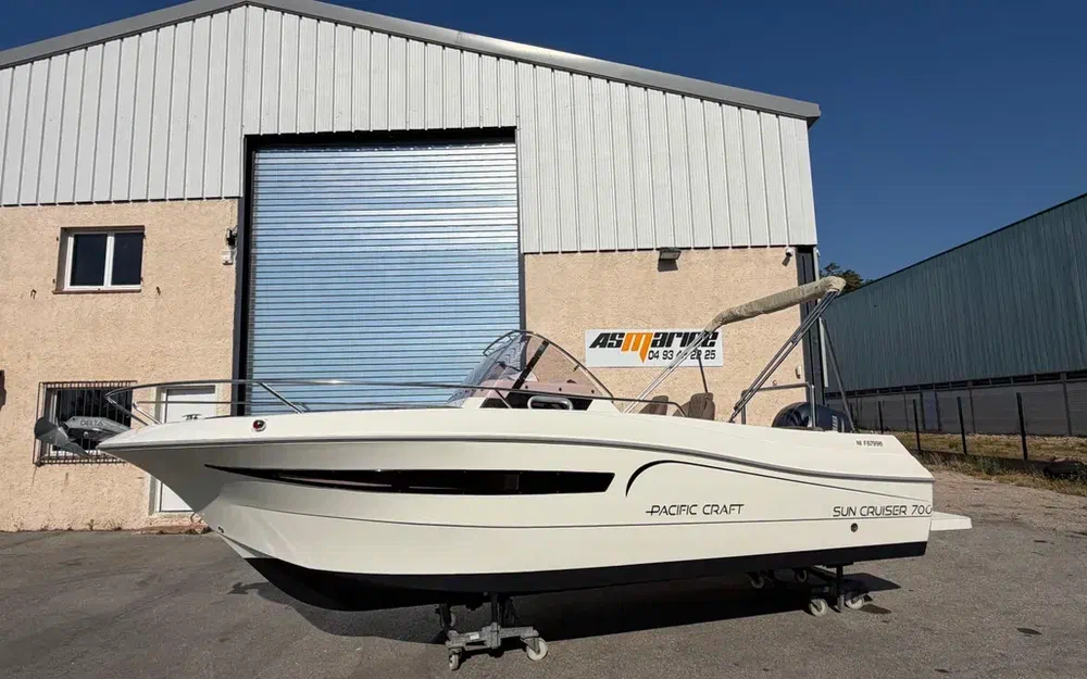 slider 2 Pacific Craft 700 SC