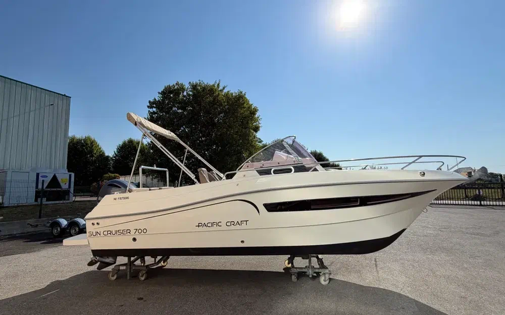 slider 6 Pacific Craft 700 SC