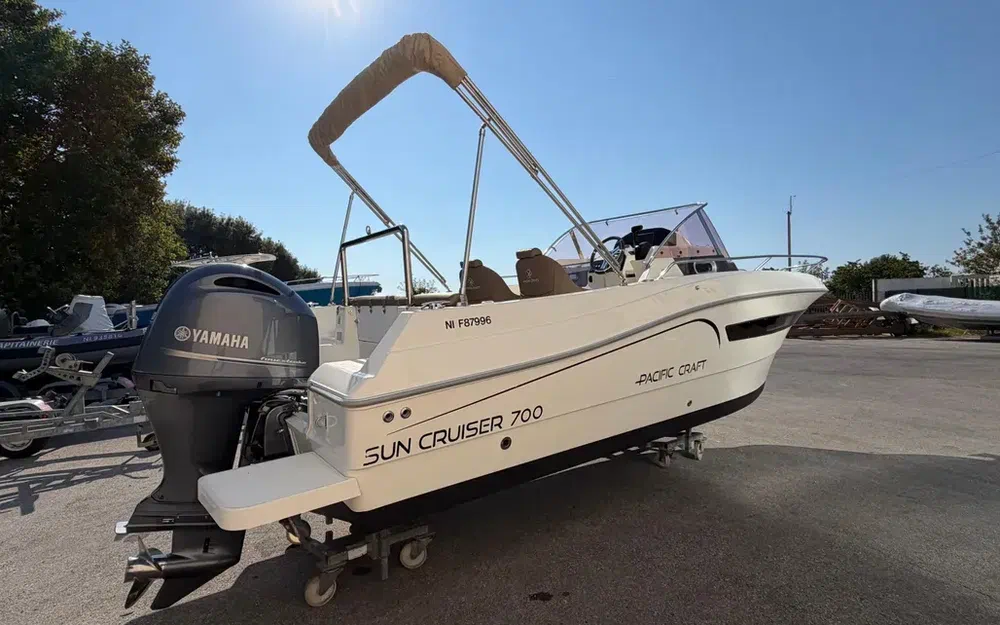 slider 7 Pacific Craft 700 SC