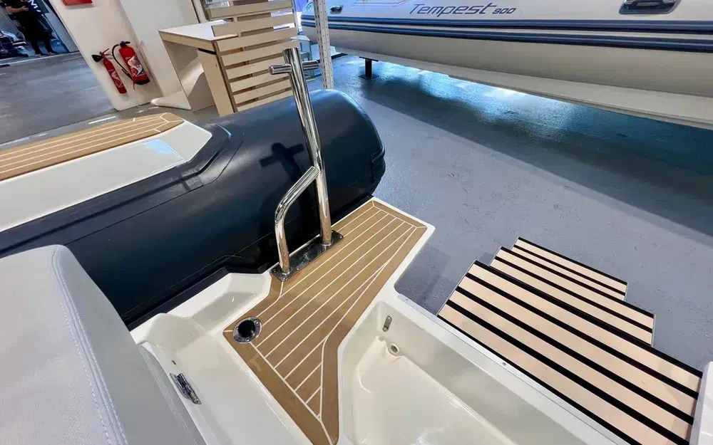 slider 6 Capelli Tempest 750 Luxe