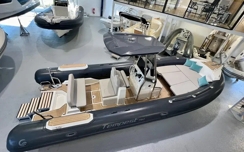 slider 1 Capelli Tempest 750 Luxe