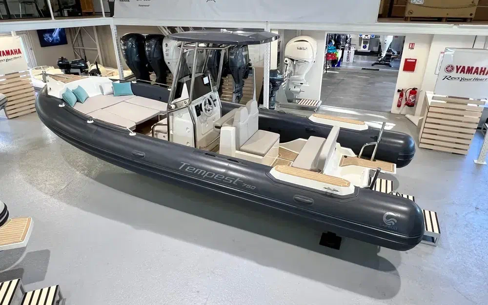 slider 0 Capelli Tempest 750 Luxe