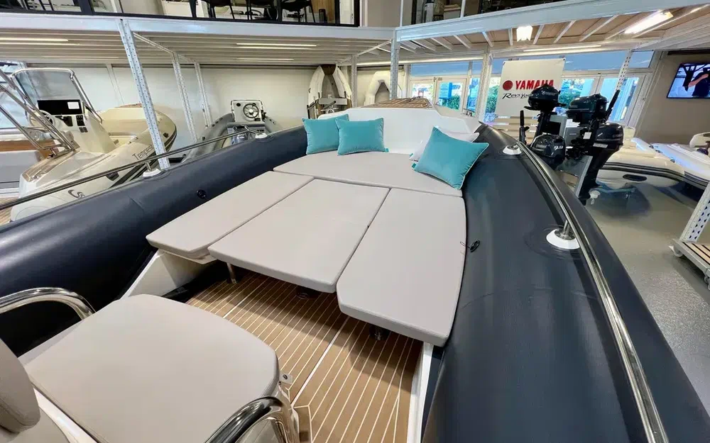 slider 14 Capelli Tempest 750 Luxe