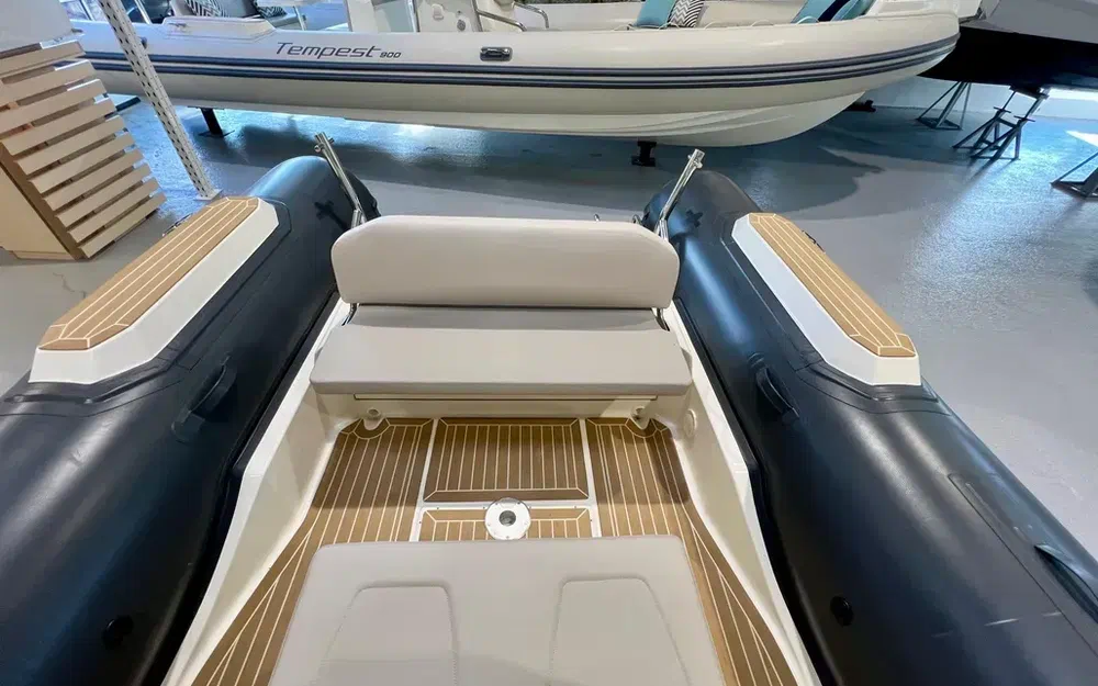 slider 7 Capelli Tempest 750 Luxe