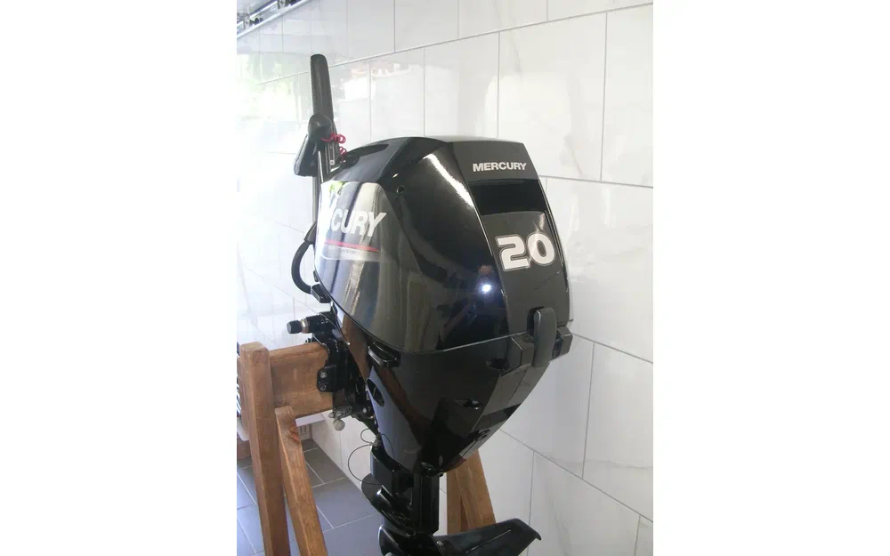 slider 1 Mercury F20 MH