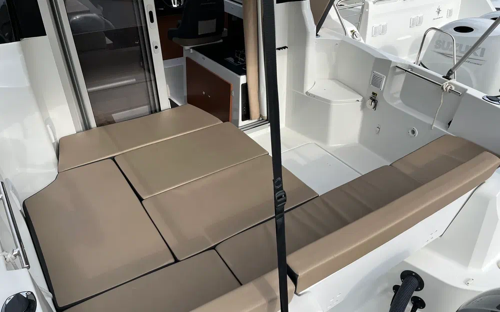 slider 4 Jeanneau Merry Fisher 795