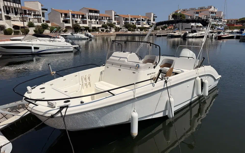 slider 1 Beneteau Flyer 7 SPACEdeck