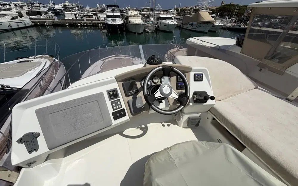 slider 14 Beneteau Monte Carlo 47 Fly