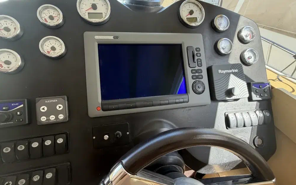 slider 19 Beneteau Monte Carlo 47 Fly