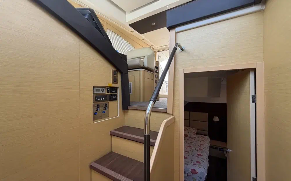 slider 21 Beneteau Monte Carlo 47 Fly