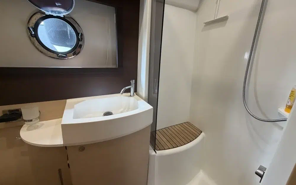 slider 27 Beneteau Monte Carlo 47 Fly