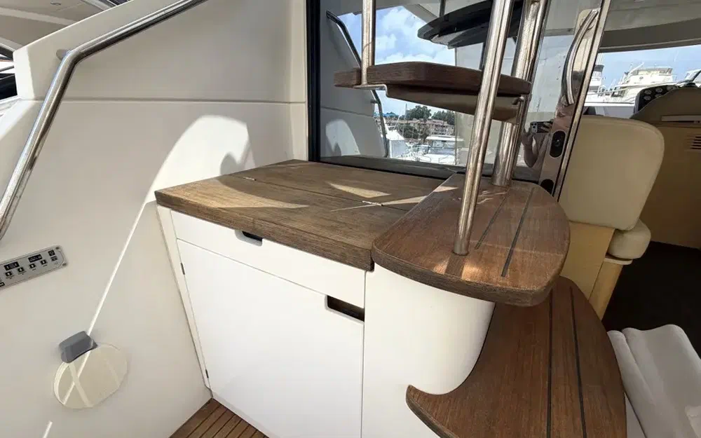 slider 6 Beneteau Monte Carlo 47 Fly