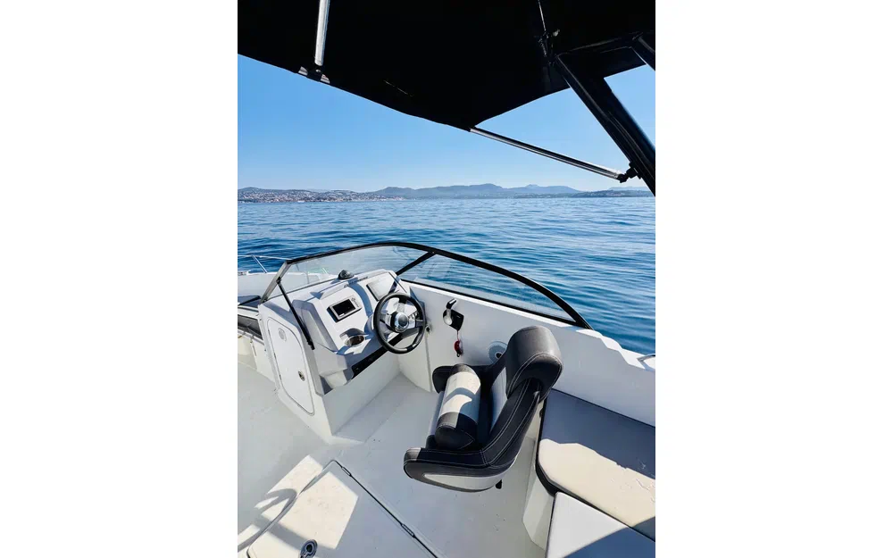slider 9 Jeanneau Cap Camarat 6.5 BR Serie 2