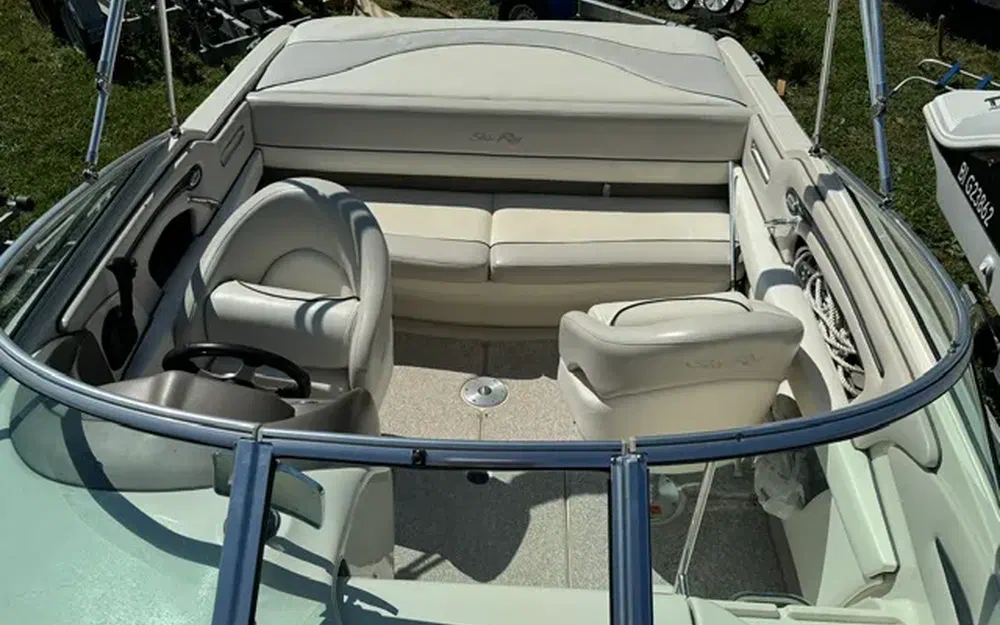 slider 2 Sea Ray 220 Sunsport