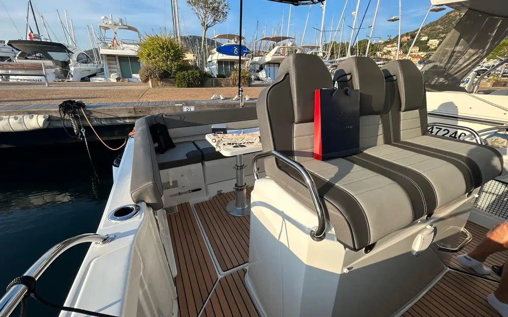 slider 8 Jeanneau Cap Camarat 9.0 CC