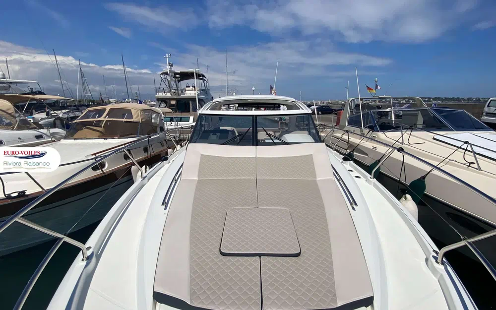 slider 6 Jeanneau Leader 36 Sportop