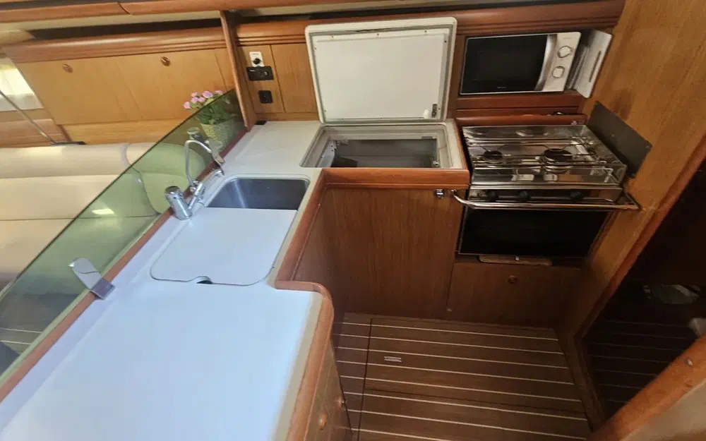 slider 4 Jeanneau Sun Odyssey 42 DS