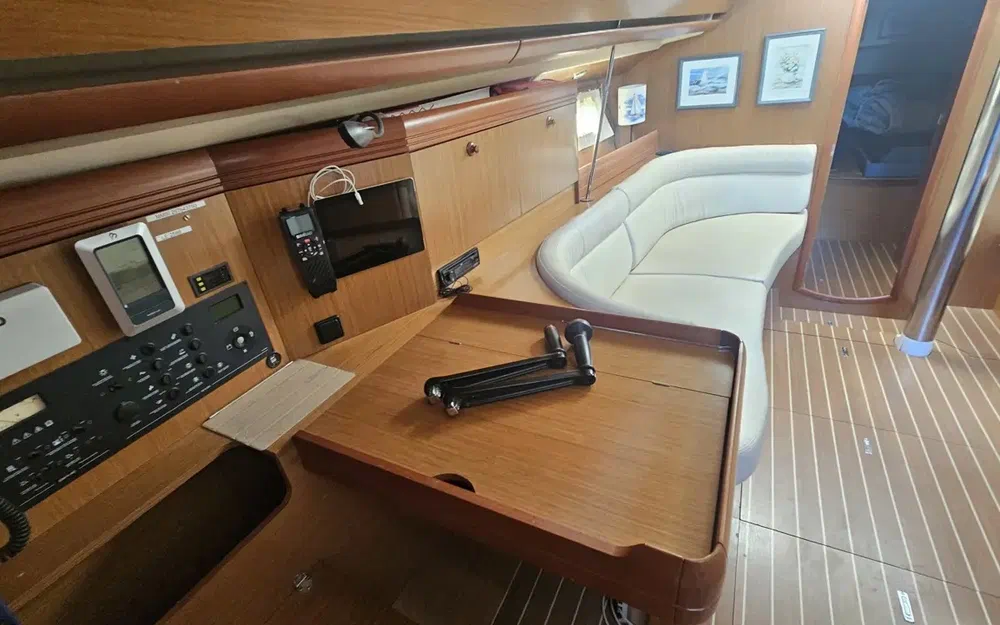 slider 6 Jeanneau Sun Odyssey 42 DS