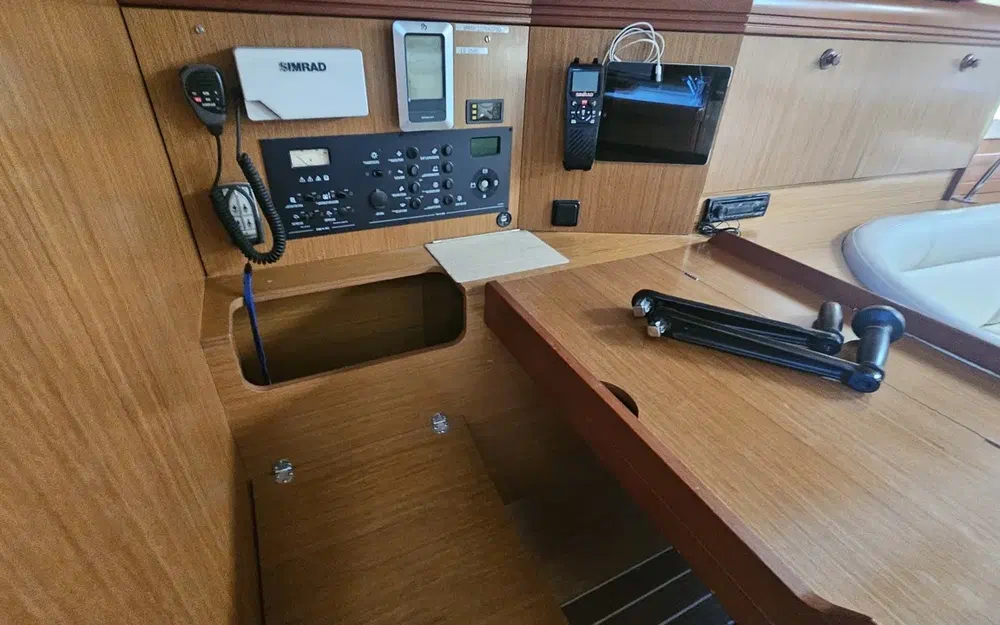 slider 8 Jeanneau Sun Odyssey 42 DS