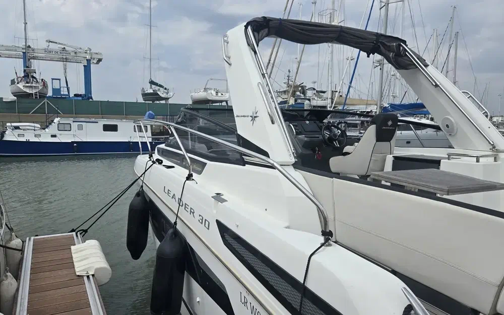 slider 6 Jeanneau Leader 30