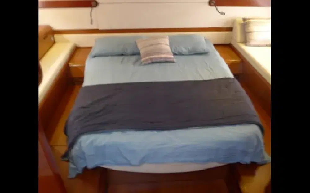 slider 12 Beneteau Monte Carlo 42