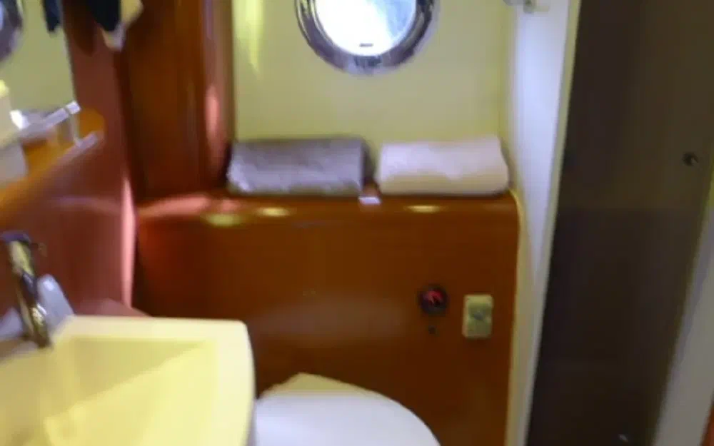 slider 17 Beneteau Monte Carlo 42