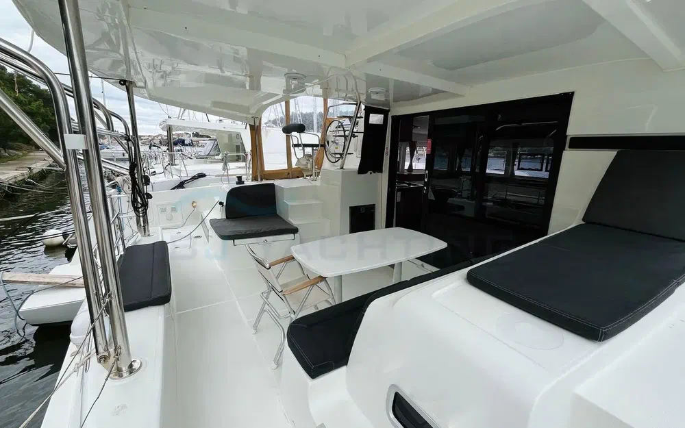 slider 2 Lagoon 42