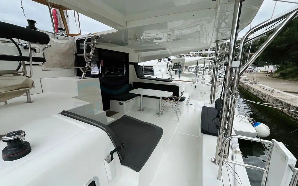 slider 3 Lagoon 42