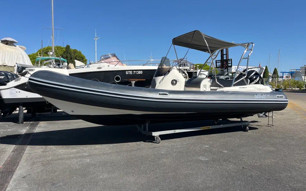 slider 0 Black Fin Elegance 7