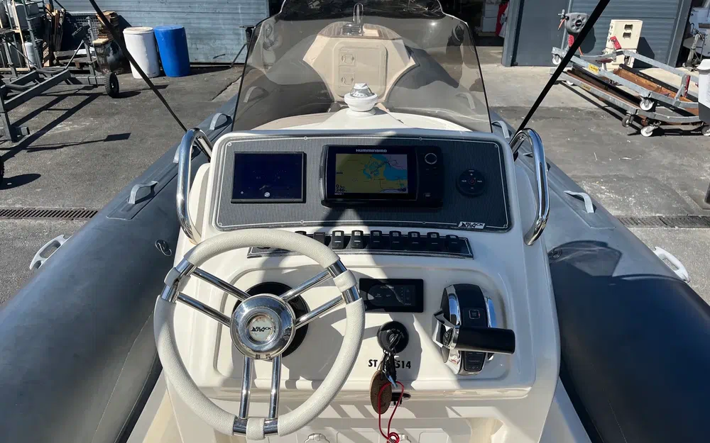 slider 8 Black Fin Elegance 7