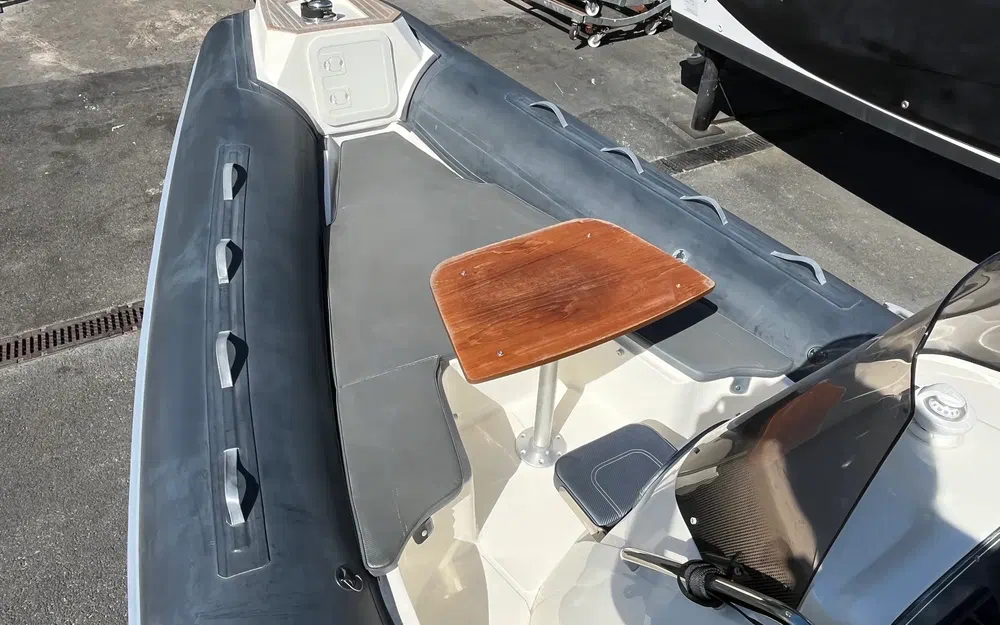 slider 11 Black Fin Elegance 7