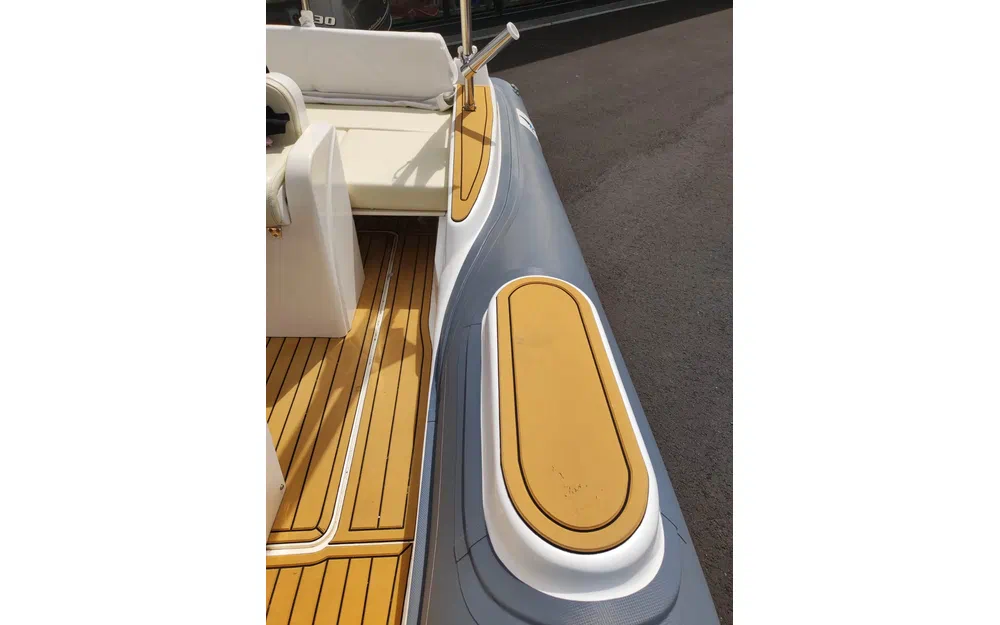slider 11 Sharkboat Loup 59 SL