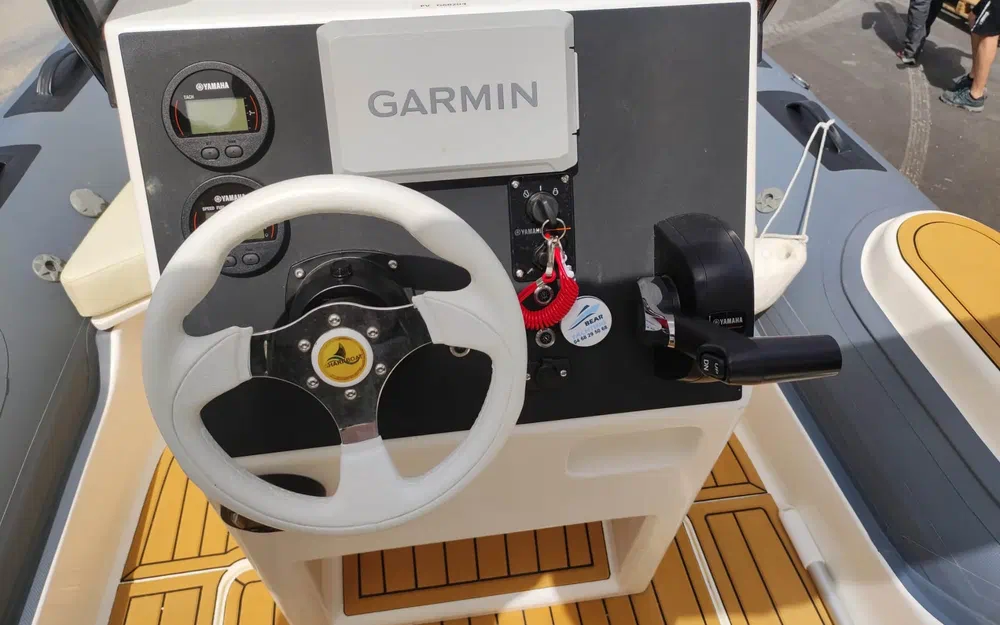 slider 6 Sharkboat Loup 59 SL