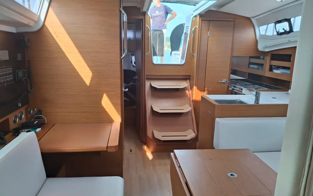 slider 9 Jeanneau Sun Odyssey 380