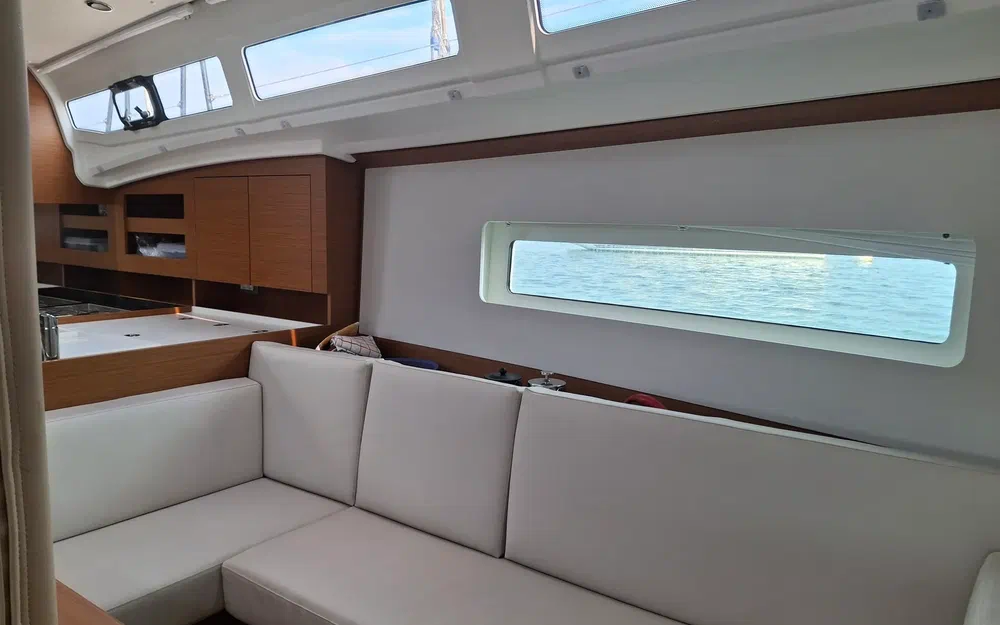 slider 11 Jeanneau Sun Odyssey 380