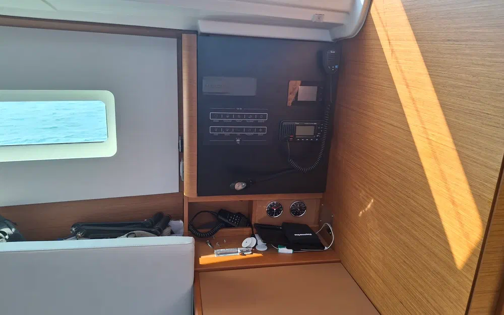 slider 5 Jeanneau Sun Odyssey 380