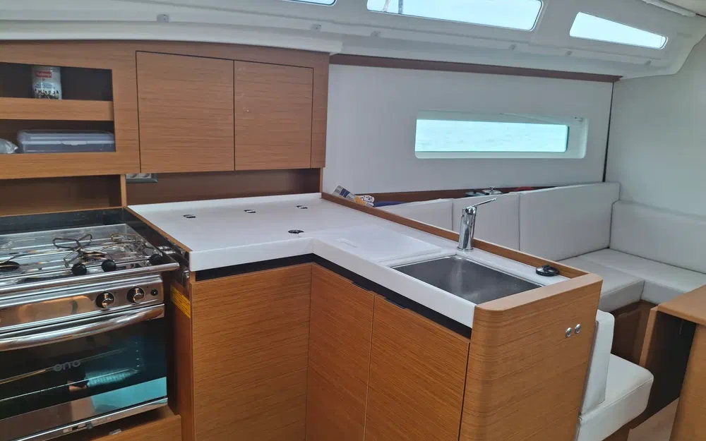 slider 8 Jeanneau Sun Odyssey 380